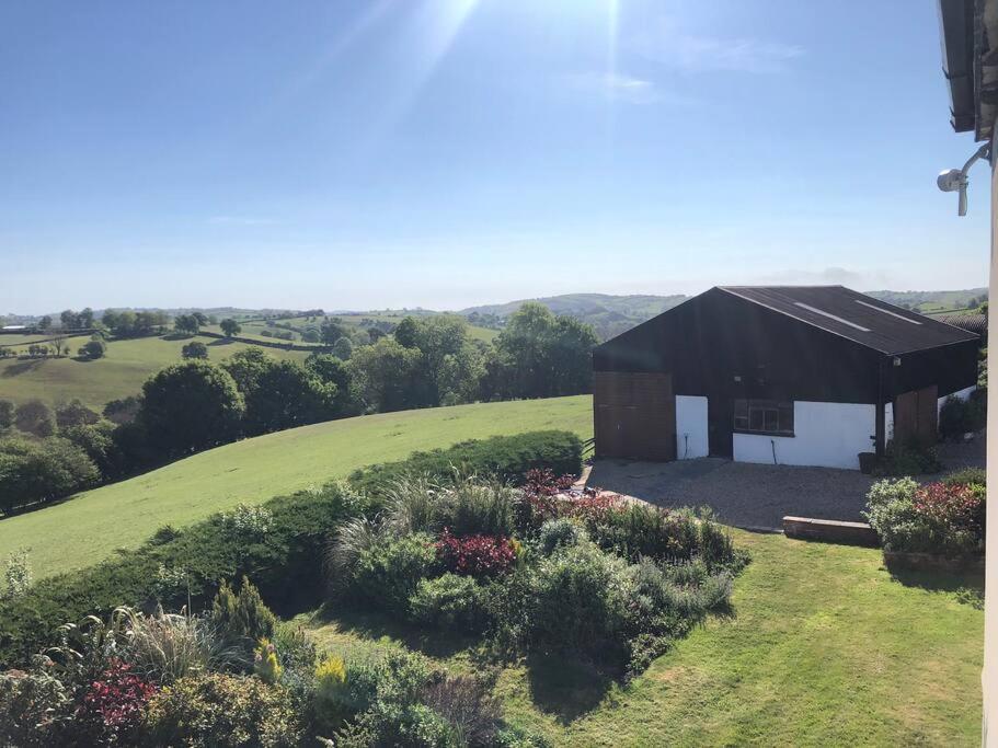 Country Home With Gardens Newtown  Exterior photo