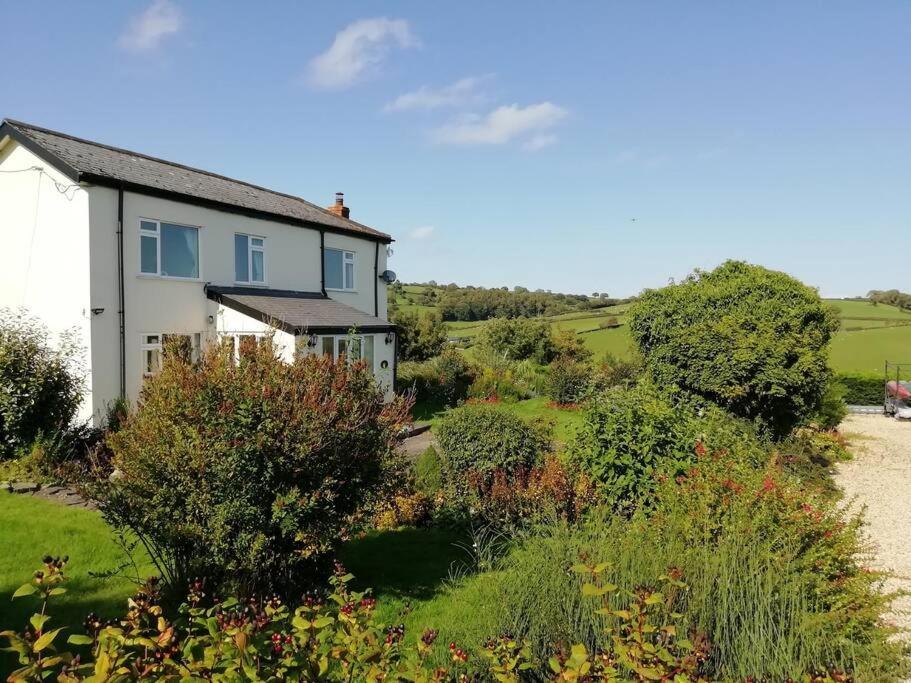 Country Home With Gardens Newtown  Exterior photo